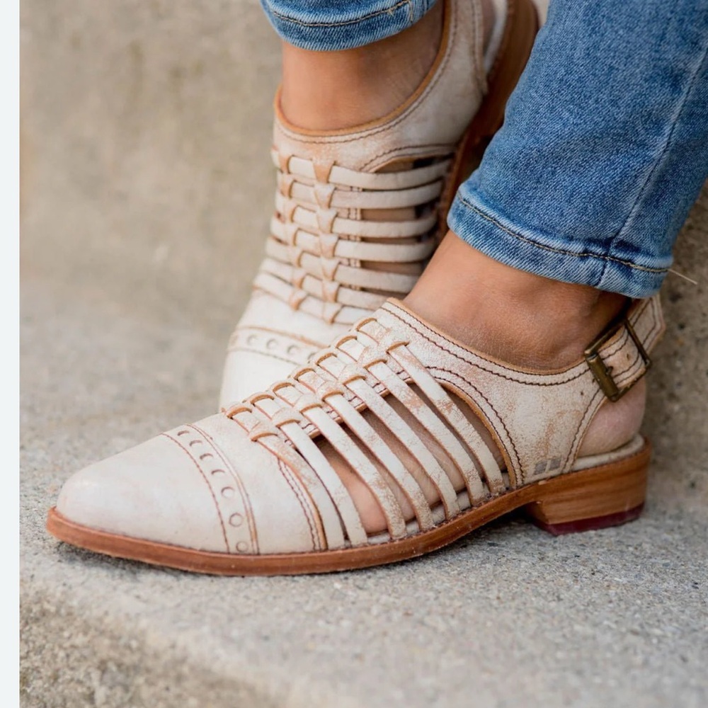 KENNYA BEDSTU SANDALS  Size 10